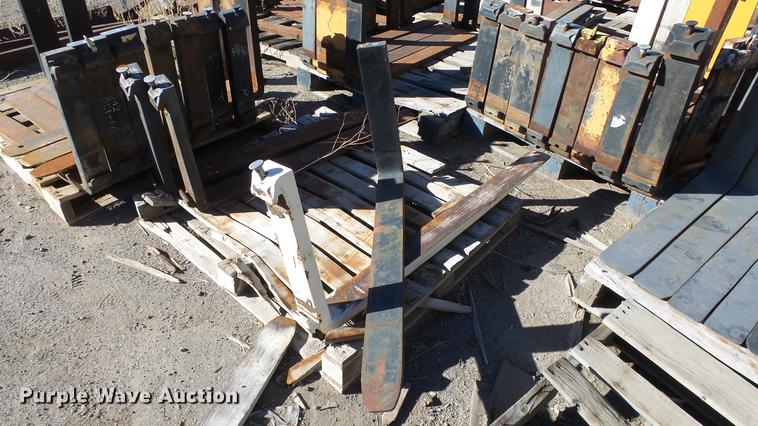 image for item FQ9418 Approximately 175 sets of forks