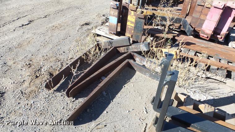 image for item FQ9418 Approximately 175 sets of forks