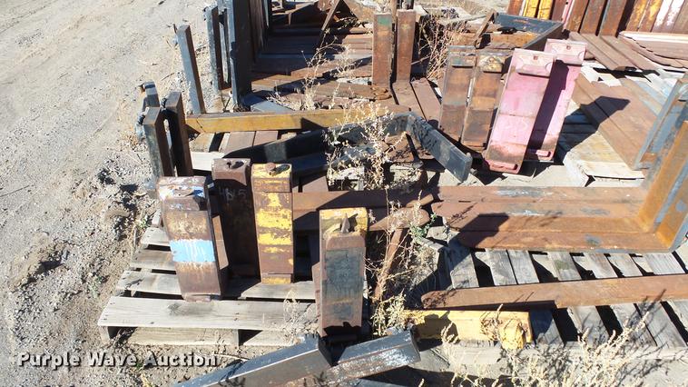 image for item FQ9418 Approximately 175 sets of forks