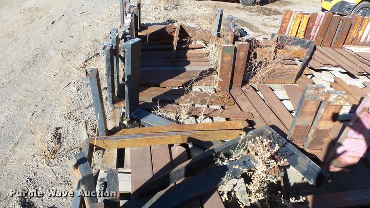 image for item FQ9418 Approximately 175 sets of forks