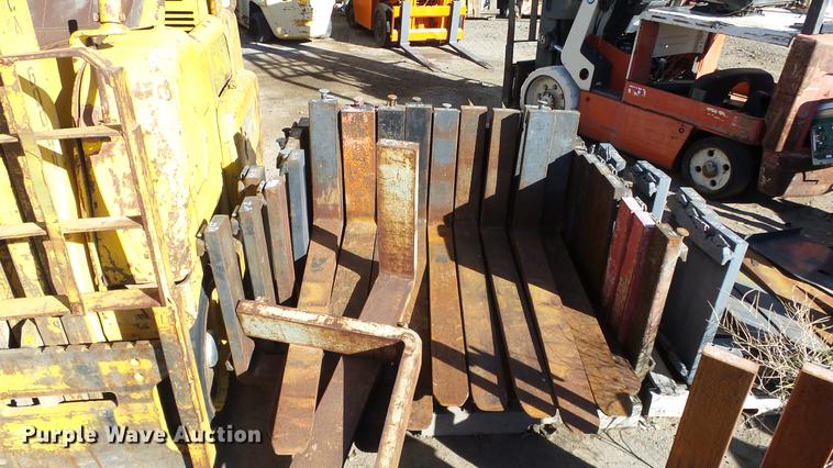 image for item FQ9418 Approximately 175 sets of forks