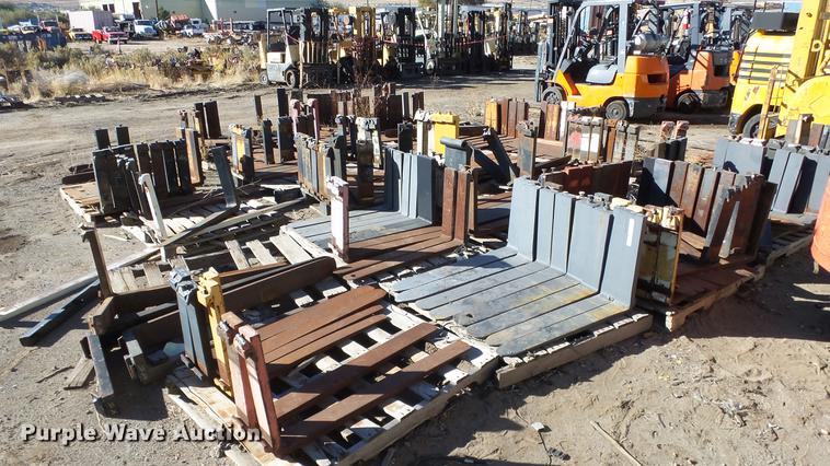 image for item FQ9418 Approximately 175 sets of forks