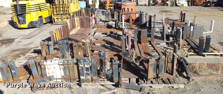 image for item FQ9418 Approximately 175 sets of forks