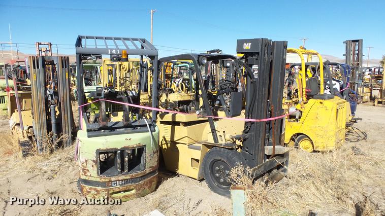 image for item FS9772 (6) salvage forklifts