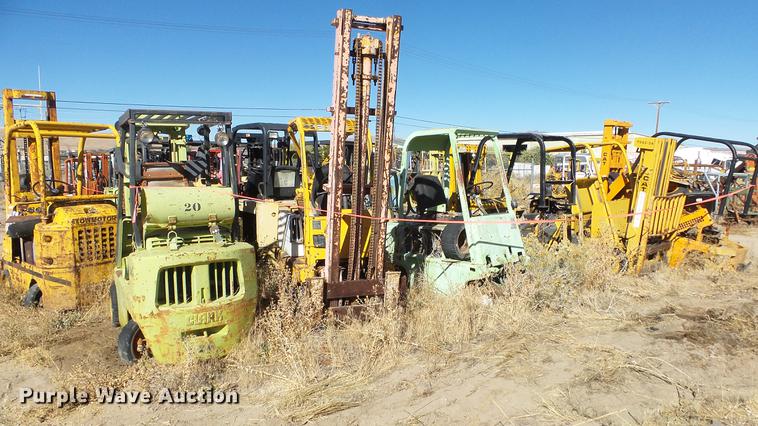 image for item FS9774 (6) salvage forklifts