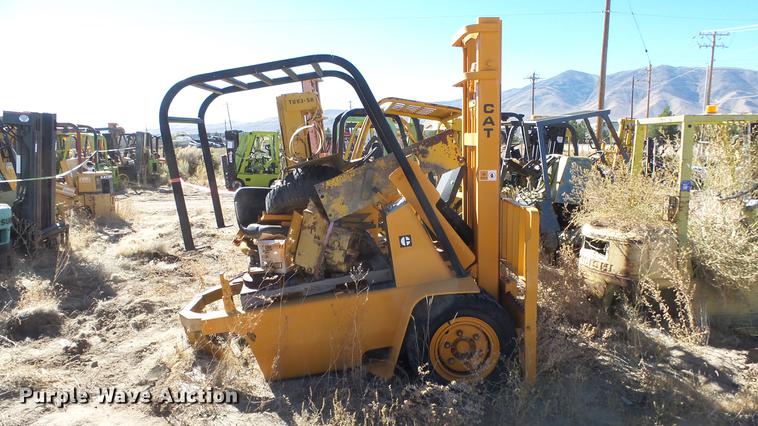 image for item FS9774 (6) salvage forklifts