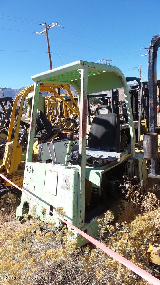 image for item FS9774 (6) salvage forklifts