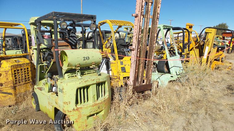 image for item FS9774 (6) salvage forklifts