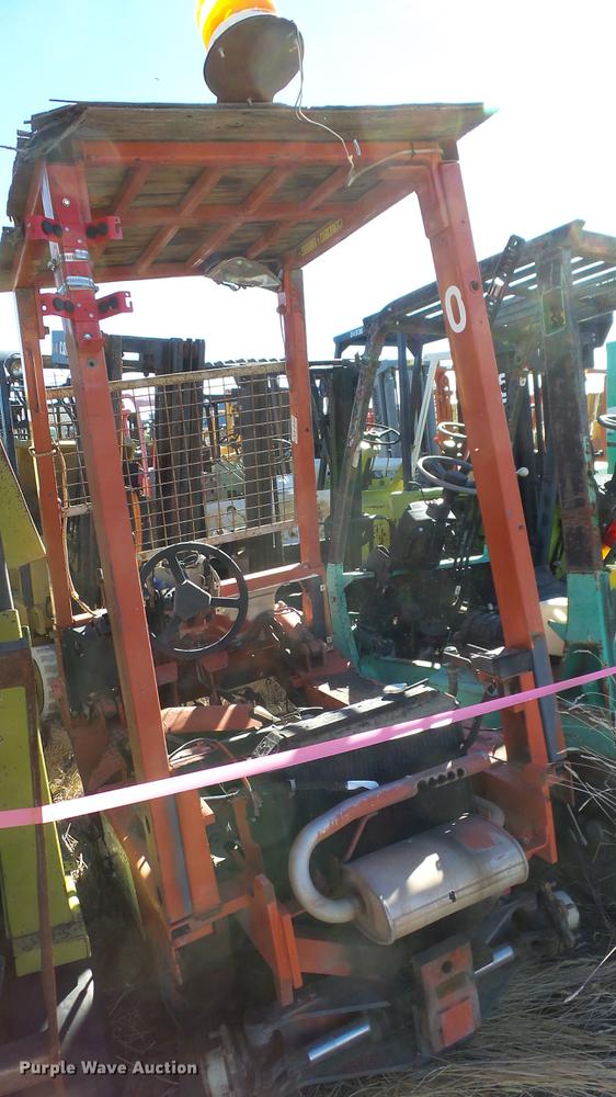 image for item FS9778 (6) salvage forklifts