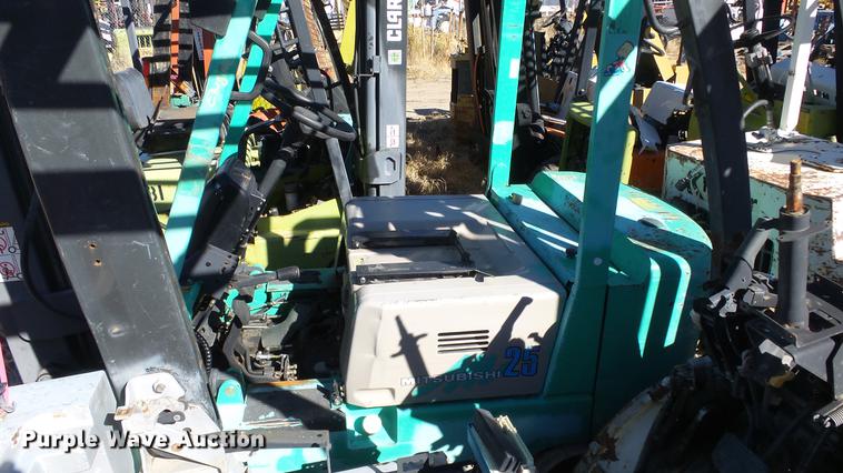 image for item FS9778 (6) salvage forklifts
