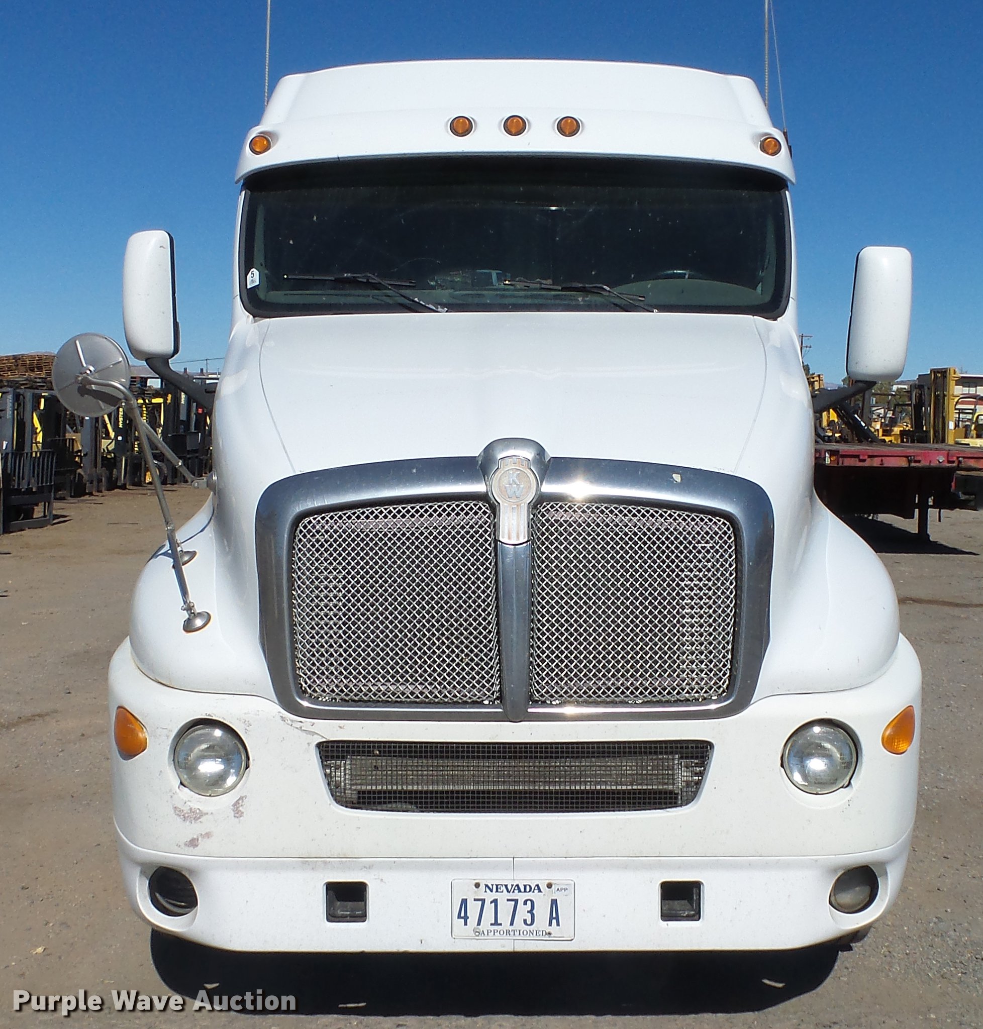 2000 Kenworth T2000 semi truck in Reno, NV Item DG2755 sold Purple Wave
