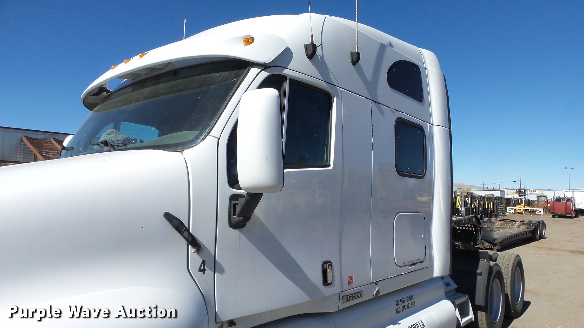 2000 Kenworth T2000 semi truck in Reno, NV Item DG2755 sold Purple Wave