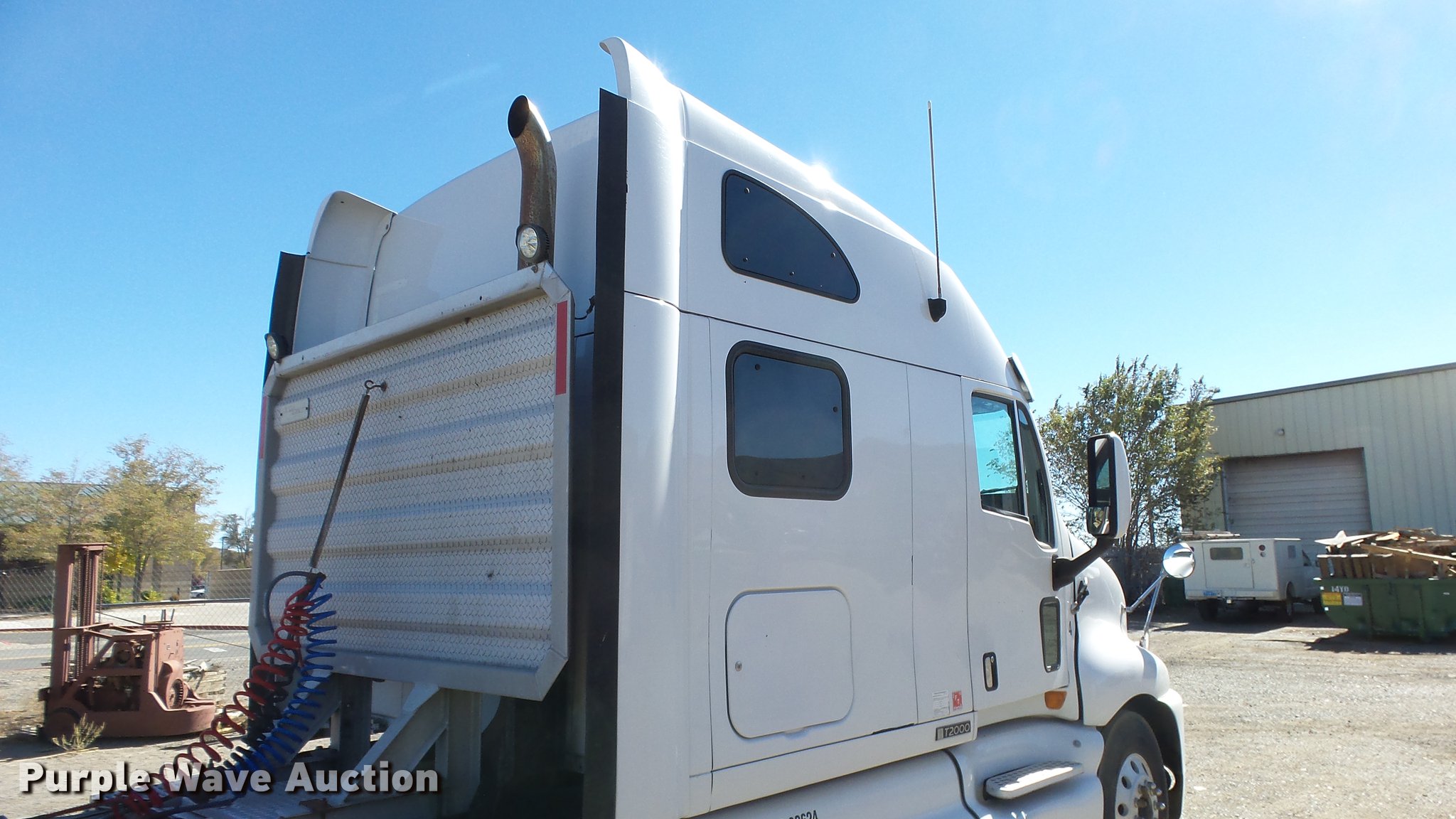 2000 Kenworth T2000 semi truck in Reno, NV Item DG2755 sold Purple Wave