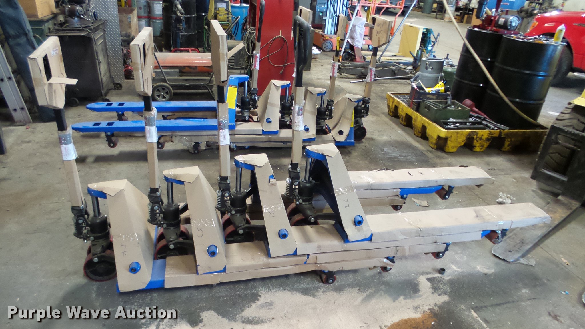 (4) pallet jacks in Reno, NV Item FI9285 sold Purple Wave