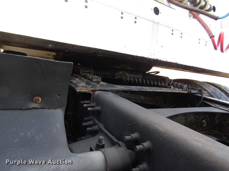 image for item DB4758 2005 Volvo VNL semi truck