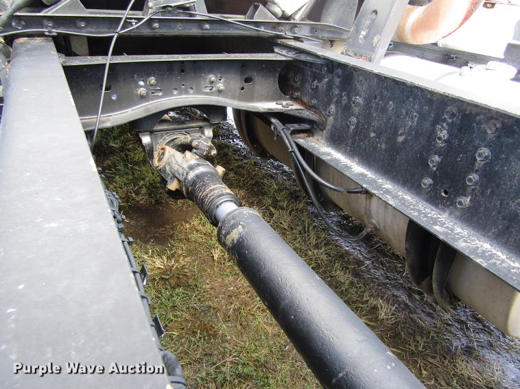 image for item DB4758 2005 Volvo VNL semi truck