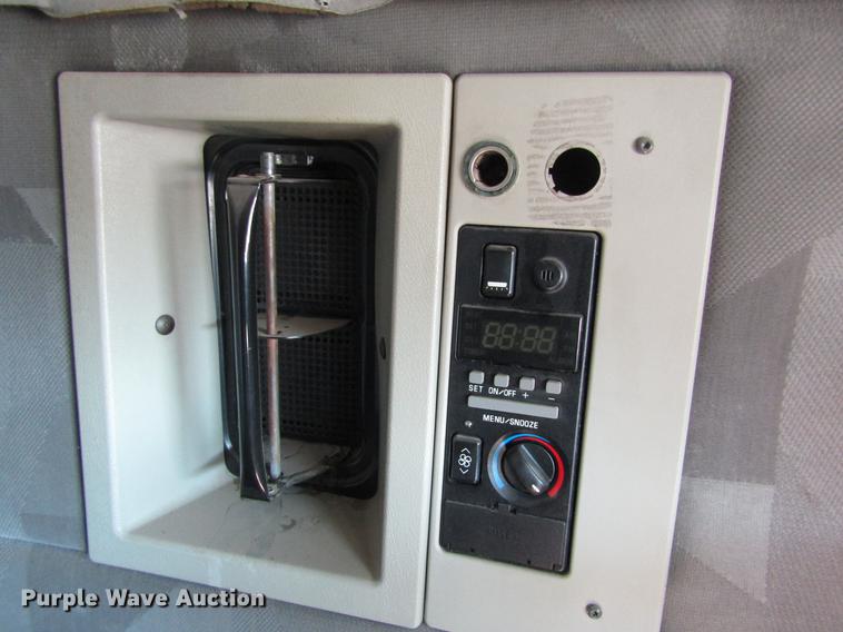 image for item DB4758 2005 Volvo VNL semi truck