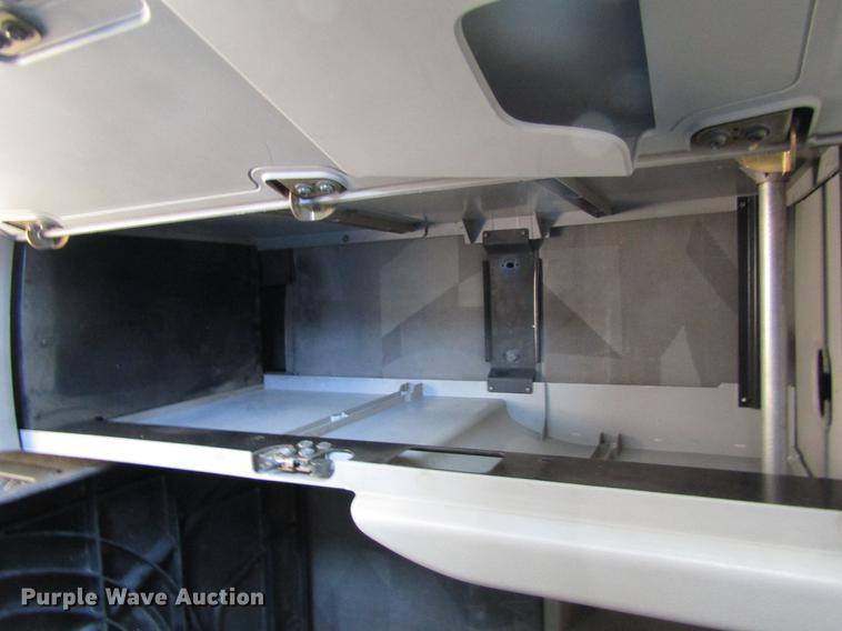 image for item DB4758 2005 Volvo VNL semi truck