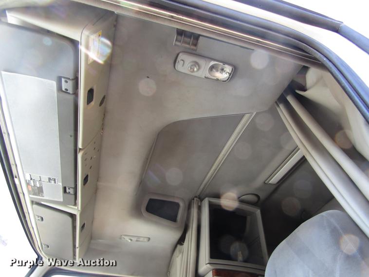 image for item DB4758 2005 Volvo VNL semi truck