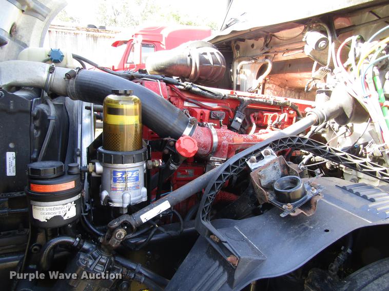 image for item DB4758 2005 Volvo VNL semi truck