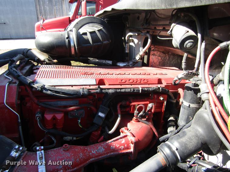 image for item DB4758 2005 Volvo VNL semi truck