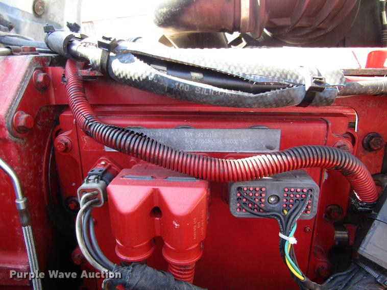 image for item DB4758 2005 Volvo VNL semi truck