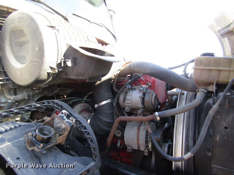 image for item DB4758 2005 Volvo VNL semi truck