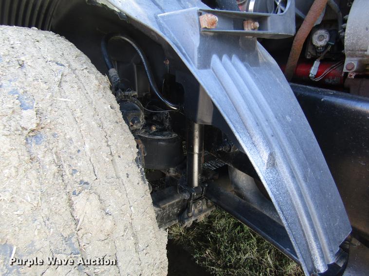 image for item DB4758 2005 Volvo VNL semi truck