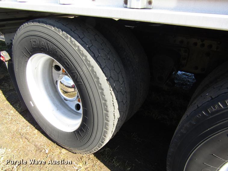 image for item DB4758 2005 Volvo VNL semi truck