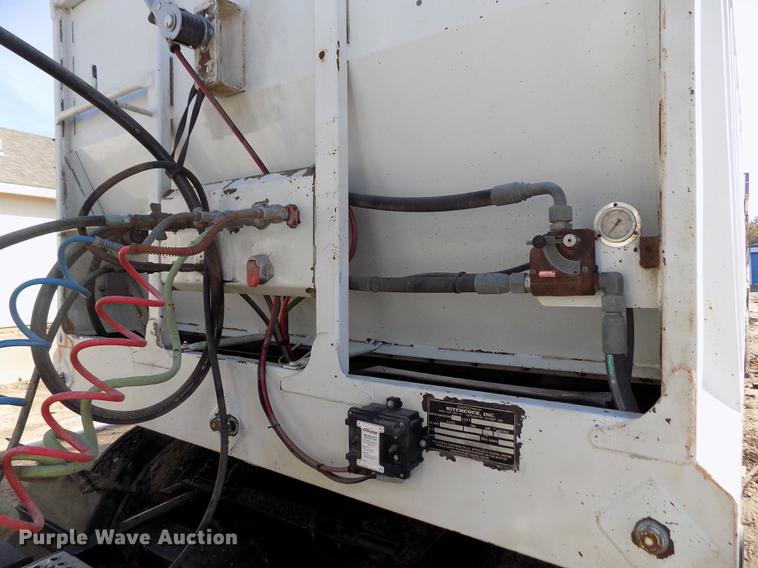 image for item DB9040 2012 Hitchcock APL36 live bottom silage trailer