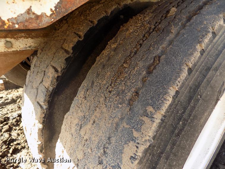 image for item DB9040 2012 Hitchcock APL36 live bottom silage trailer