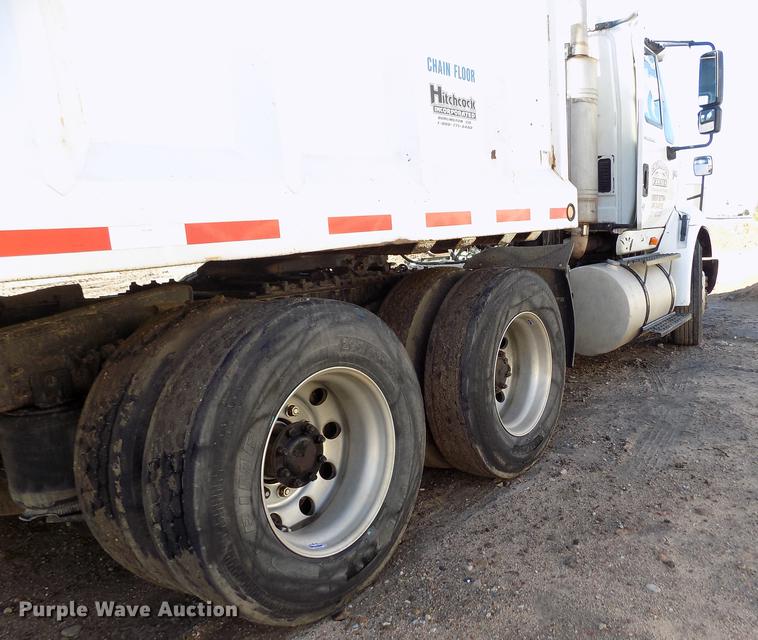 image for item DB9041 2007 International 8600 semi truck