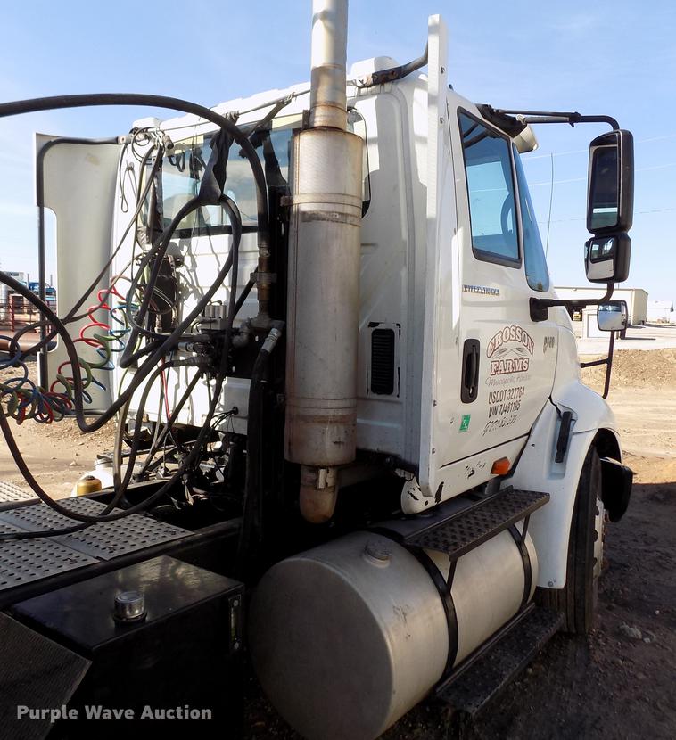 image for item DB9041 2007 International 8600 semi truck