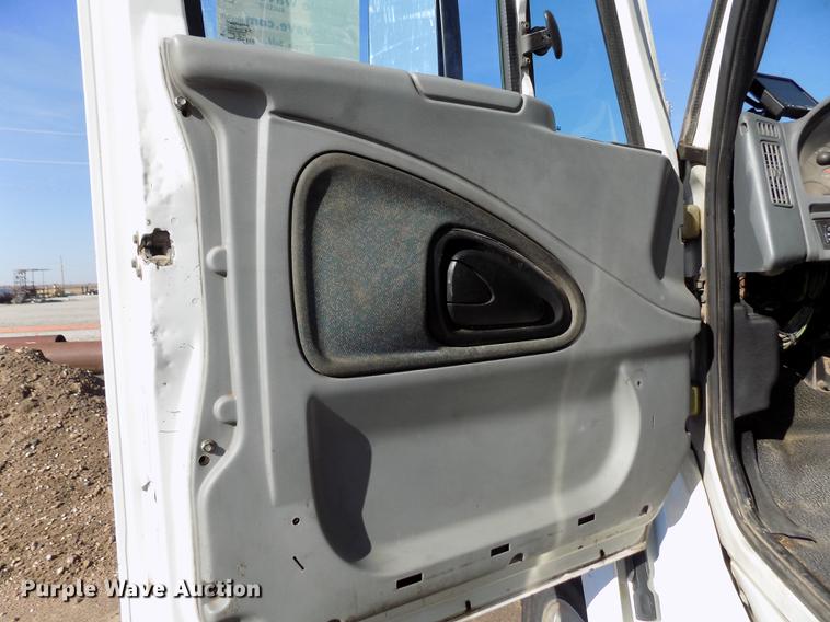 image for item DB9041 2007 International 8600 semi truck