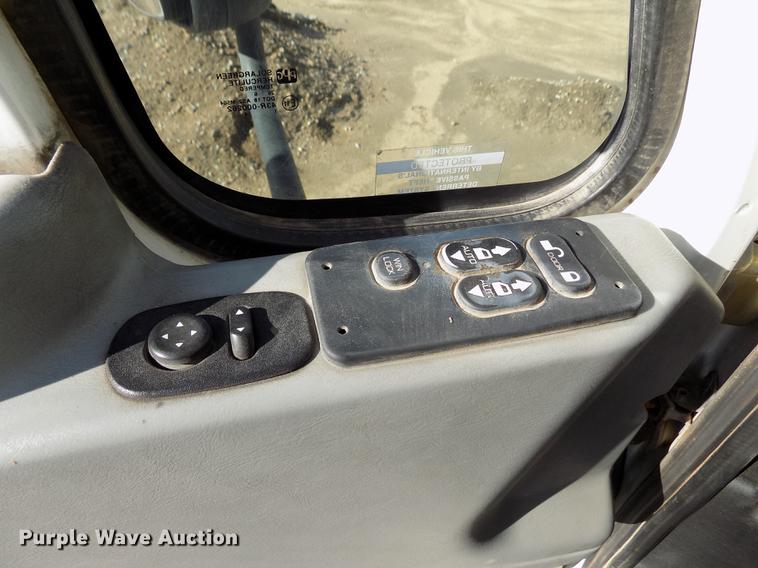 image for item DB9041 2007 International 8600 semi truck