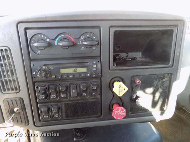 image for item DB9041 2007 International 8600 semi truck