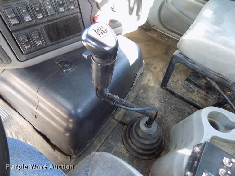 image for item DB9041 2007 International 8600 semi truck