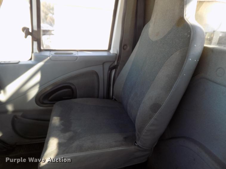 image for item DB9041 2007 International 8600 semi truck