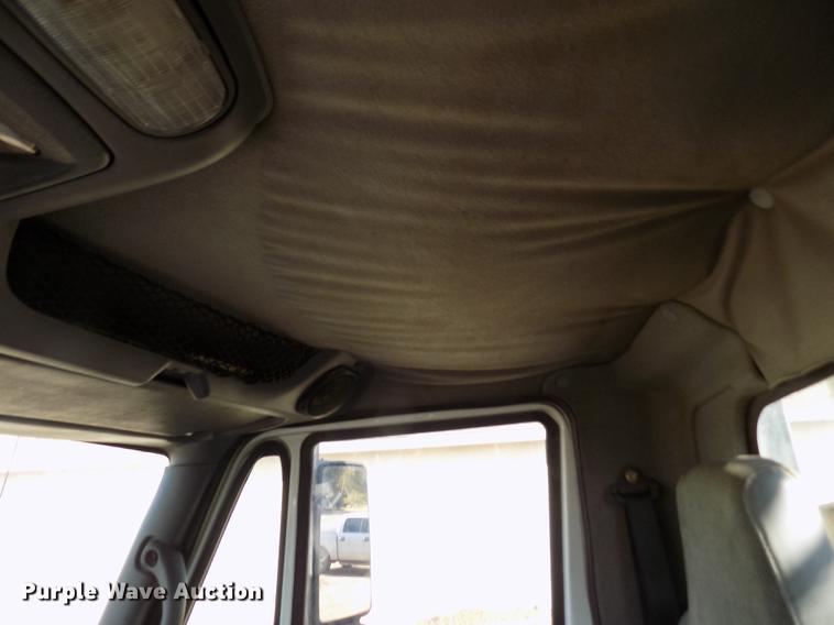 image for item DB9041 2007 International 8600 semi truck