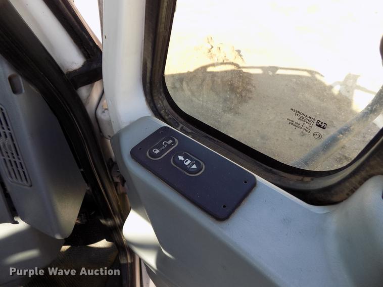 image for item DB9041 2007 International 8600 semi truck