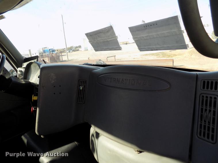 image for item DB9041 2007 International 8600 semi truck