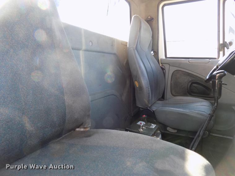 image for item DB9041 2007 International 8600 semi truck