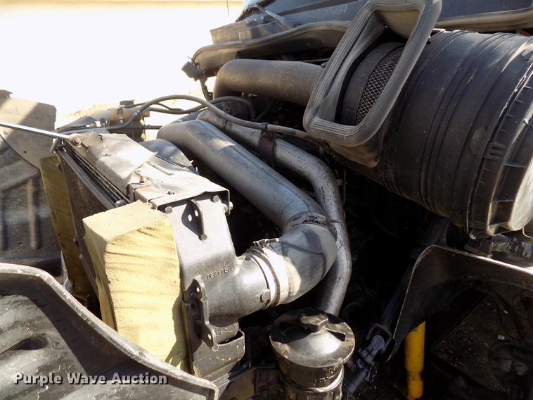 image for item DB9041 2007 International 8600 semi truck