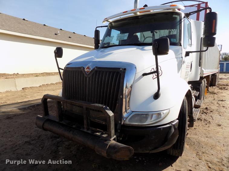 image for item DB9041 2007 International 8600 semi truck