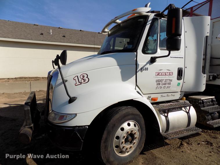 image for item DB9041 2007 International 8600 semi truck