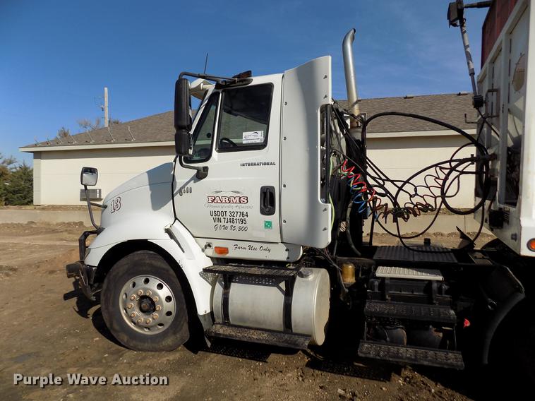 image for item DB9041 2007 International 8600 semi truck