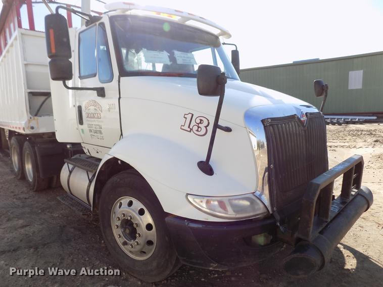 image for item DB9041 2007 International 8600 semi truck