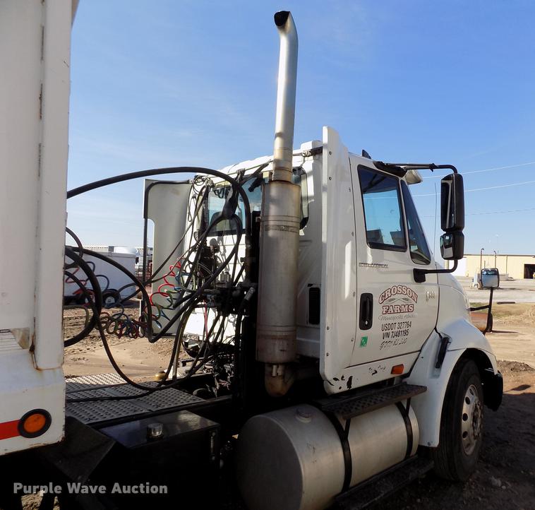 image for item DB9041 2007 International 8600 semi truck