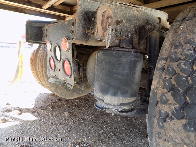 image for item DB9041 2007 International 8600 semi truck