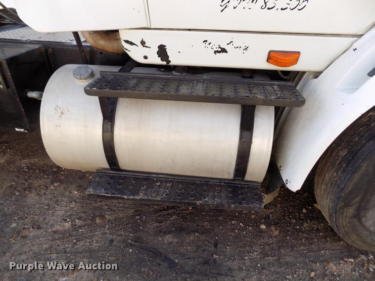 image for item DB9041 2007 International 8600 semi truck